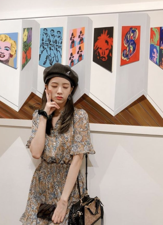 Jisoo貝蕾帽長髮造型 Jisoo貝蕾帽長髮造型