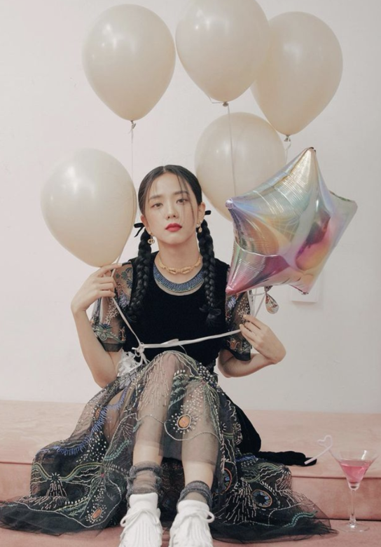 Jisoo雙辮子長髮造型 Jisoo雙辮子長髮造型