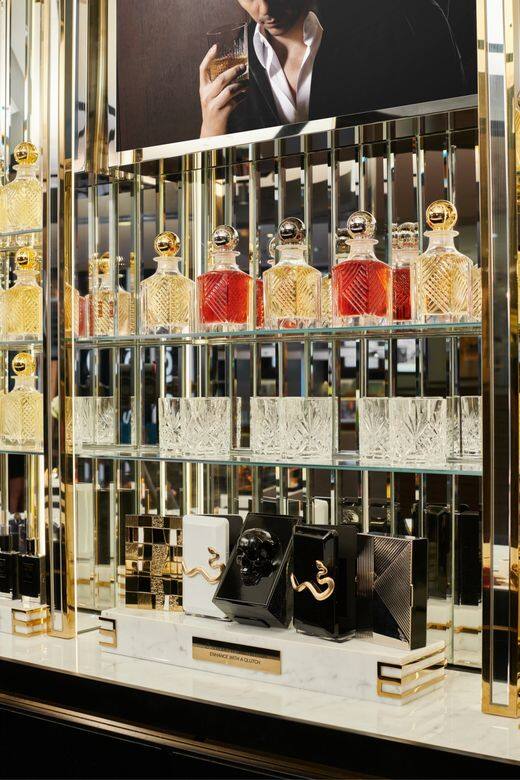 選址尖沙咀海港城的全港首間KILIAN PARIS旗艦店,秉承品牌 “Making Perfume Visible”的信念,將香 選址尖沙咀海港城的全港首間KILIAN PARIS旗艦店,秉承品牌 “Making Perfume Visible”的信念,將香