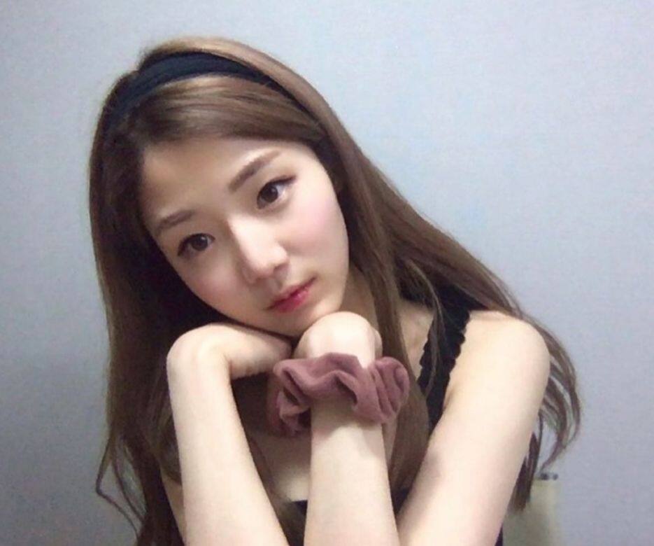 申芝燕是第一位出場的成員,年23歲的她其實也很受男生歡迎。這位曾在 申芝燕是第一位出場的成員,年23歲的她其實也很受男生歡迎。這位曾在