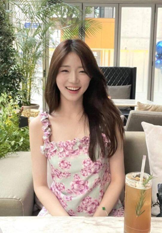 而申芝燕也是眾多成員中也是最符合韓國傳統美女的一位,因此也難理 而申芝燕也是眾多成員中也是最符合韓國傳統美女的一位,因此也難理