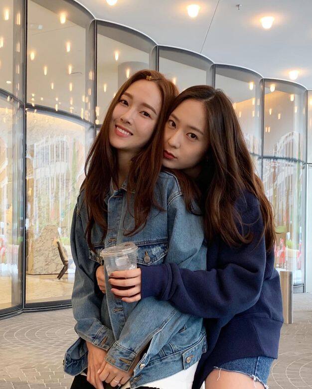 Krystal會這麼注重保養,也跟鄭秀妍Jessica有關。姐姐是韓國天團少女時代的前成 Krystal會這麼注重保養,也跟鄭秀妍Jessica有關。姐姐是韓國天團少女時代的前成