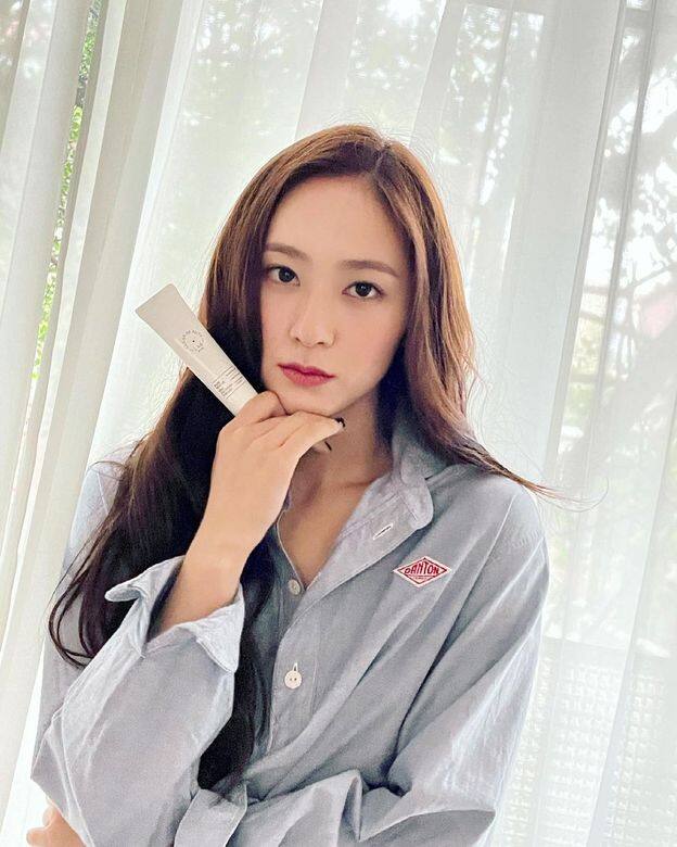Krystal的保養原則就是「分區」保養,並且針對不同部位保養,像是T字部位會特 Krystal的保養原則就是「分區」保養,並且針對不同部位保養,像是T字部位會特
