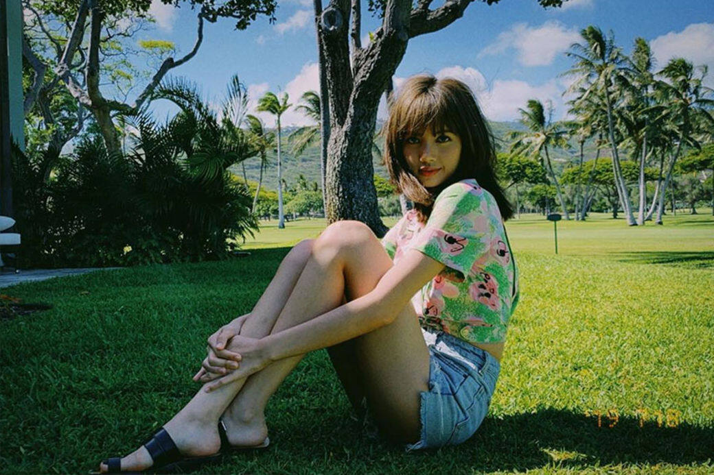 韓國女團成員的髮型變化多端,當中人氣女偶像Blackpink的Lisa就是中長髮的最 韓國女團成員的髮型變化多端,當中人氣女偶像Blackpink的Lisa就是中長髮的最