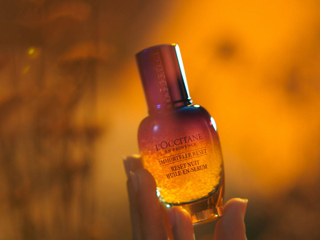 一夜逆轉10大肌膚問題!L'Occitane 新升級蠟菊煥活雙效精華,以「永恆之花」延續無盡的美 一夜逆轉10大肌膚問題!L'Occitane 新升級蠟菊煥活雙效精華,以「永恆之花」延續無盡的美