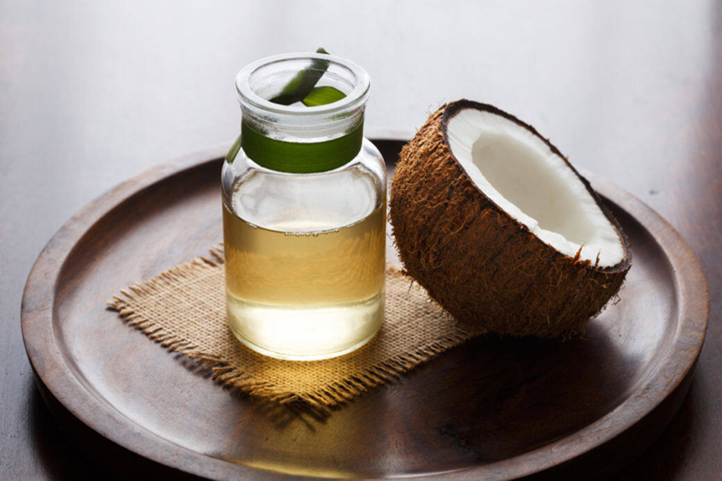 這是真的，高質量、天然沒加入其他雜質的的椰子油的確可以當作卸妝油