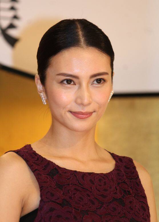 第八名:柴咲幸出道多年的柴咲幸,容顏沒有太大變化,駐顏有術,難怪會成 第八名:柴咲幸出道多年的柴咲幸,容顏沒有太大變化,駐顏有術,難怪會成