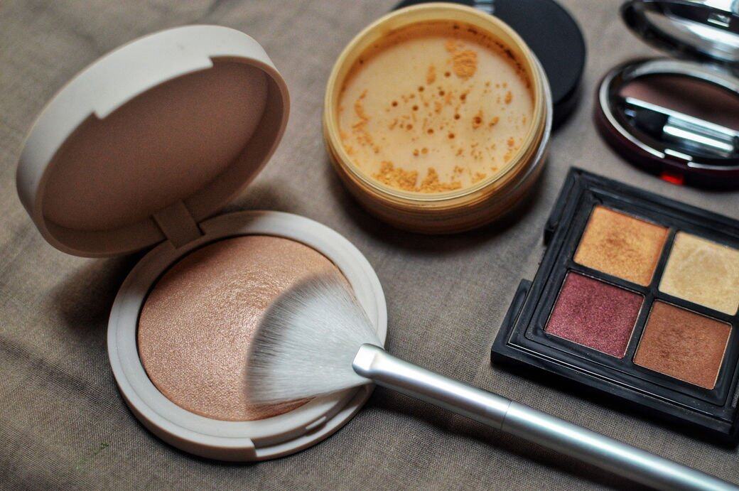 提供化妝課程的化妝學校包括MAKE UP FOR EVER Academy、MOD Makeup、Imakeup Workshop等,每間的課程安排 提供化妝課程的化妝學校包括MAKE UP FOR EVER Academy、MOD Makeup、Imakeup Workshop等,每間的課程安排