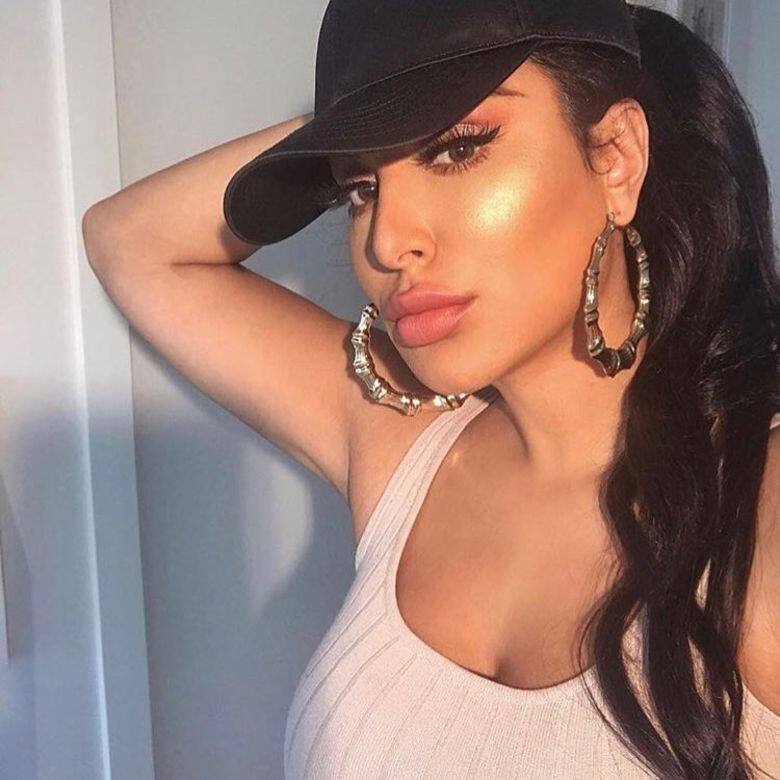 另一Beauty Blogger 及修容權威Huda Kattan:「修容技法著重於使用明暗對比,懂得運用這些 另一Beauty Blogger 及修容權威Huda Kattan:「修容技法著重於使用明暗對比,懂得運用這些