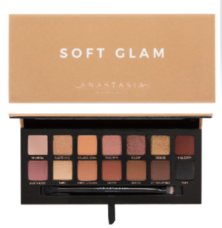 Anastasia Beverly Hills Soft Glam Eye Shadow Palette USD $42 ,同一品牌的另一款眼影盤,相信她是是向實用派 Anastasia Beverly Hills Soft Glam Eye Shadow Palette USD $42 ,同一品牌的另一款眼影盤,相信她是是向實用派
