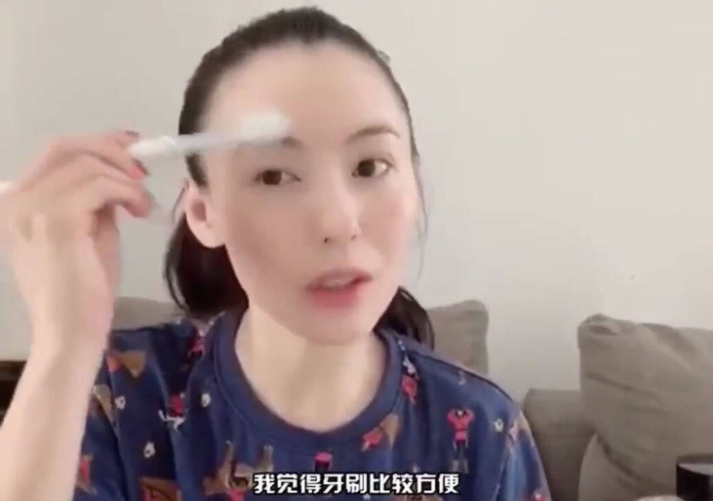 張栢芝懶人妝 3. 眉毛 張栢芝懶人妝 3. 眉毛
