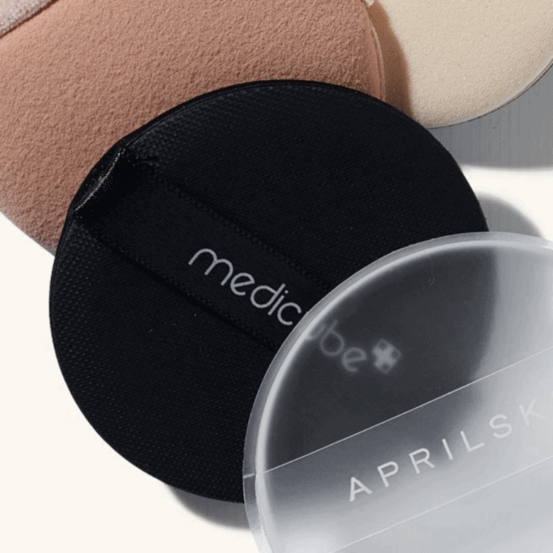 韓國醫美品牌Medicube氣墊粉餅主打產品低敏無刺激，敏感肌也能放心使用。