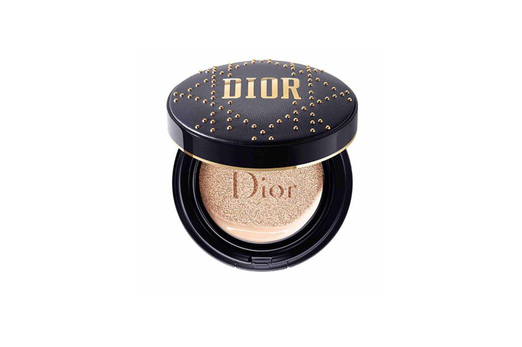 Diorskin Forever 恆久貼肌氣墊粉底珍藏版 ($490 Dior)靈感源於Dior高級訂製時裝展,恆久貼 Diorskin Forever 恆久貼肌氣墊粉底珍藏版 ($490 Dior)靈感源於Dior高級訂製時裝展,恆久貼