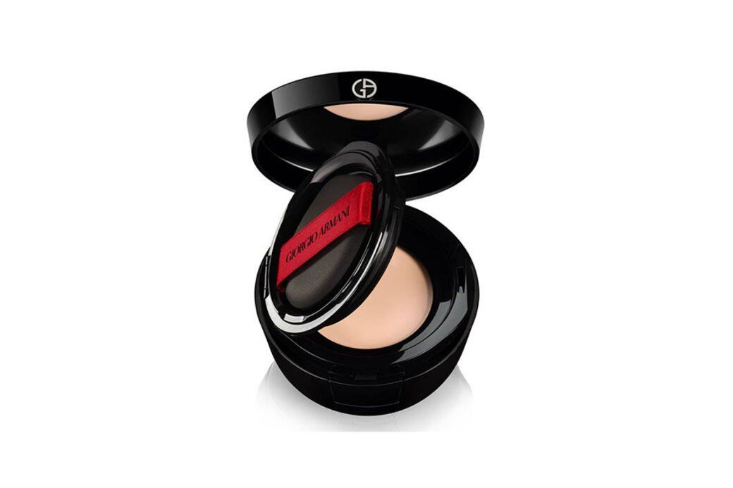Power Fabric 持久零瑕粉底霜 ($590 Giorgio Armani)創新膏狀粉底配方,一觸肌膚轉化為柔滑粉 Power Fabric 持久零瑕粉底霜 ($590 Giorgio Armani)創新膏狀粉底配方,一觸肌膚轉化為柔滑粉
