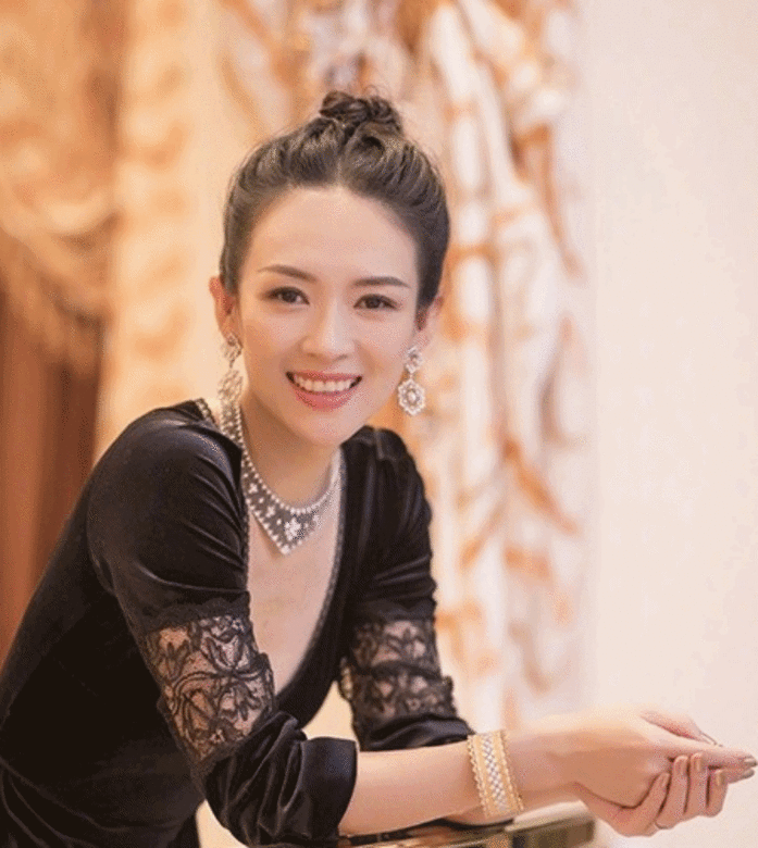 想散發成熟優雅氣質,可以學章子怡選擇細眉,眉毛的深淺更可以根據眼 想散發成熟優雅氣質,可以學章子怡選擇細眉,眉毛的深淺更可以根據眼