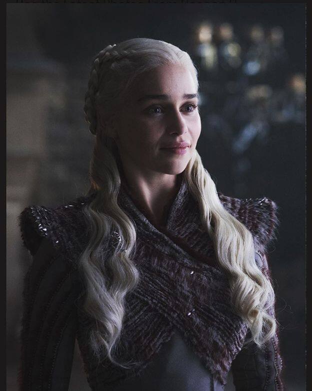 1. Emilia Clarke 飾演「龍母」Daenerys Targaryen