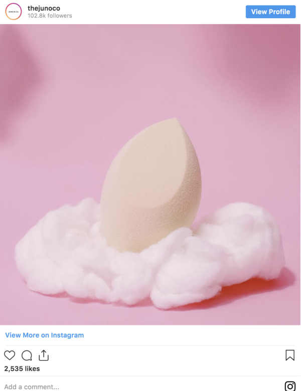 美國小眾品牌Juno & Co可算是beauty blender勁敵，將美妝蛋改良製作成超細纖維材質