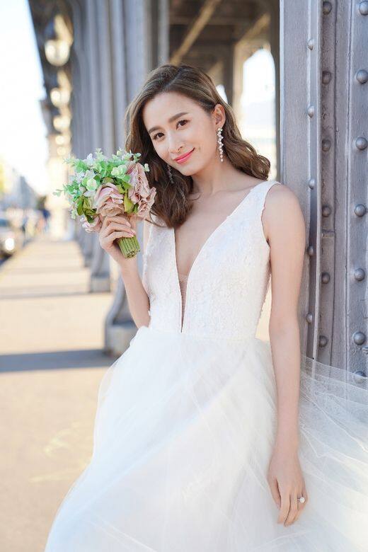 34 歲沈卓盈昨日突然在 instagram 上載婚照 34 歲沈卓盈昨日突然在 instagram 上載婚照