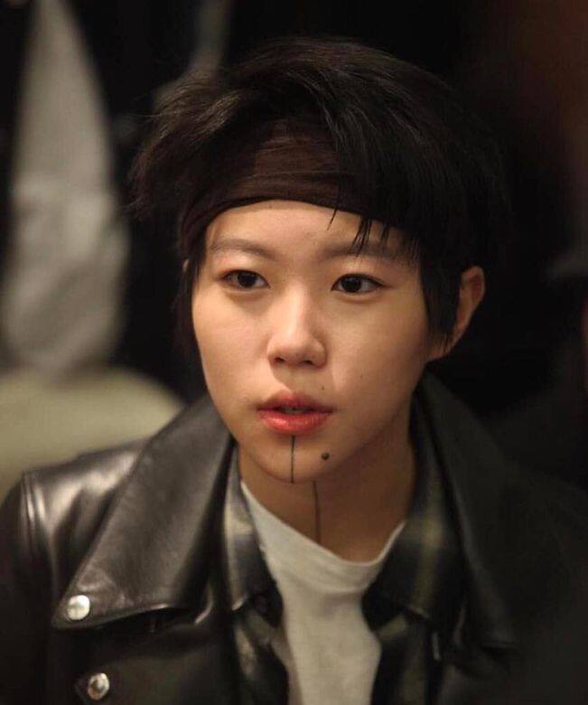 竇靖童承接天后媽媽王菲的前衛形象,18歲剛成年時已紋了第一個紋身 竇靖童承接天后媽媽王菲的前衛形象,18歲剛成年時已紋了第一個紋身