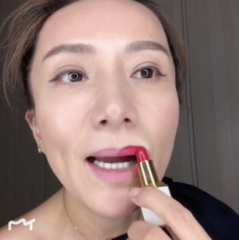 豹嫂的妝容必殺技是塗上鮮紅色唇膏 豹嫂的妝容必殺技是塗上鮮紅色唇膏