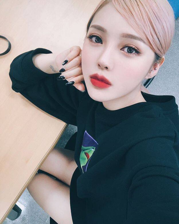 參考韓國美妝教主 PONY 的真人示範 參考韓國美妝教主 PONY 的真人示範