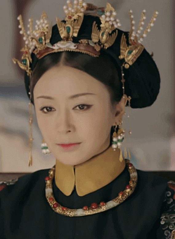 在《延禧攻略》第一集中出現的富察皇后,以素白上唇、淡粉下唇現身。 在《延禧攻略》第一集中出現的富察皇后,以素白上唇、淡粉下唇現身。