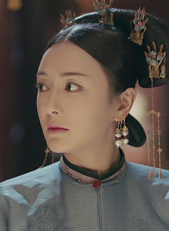彎細柳葉眉是清朝妝容主流《延禧攻略》女主角魏瓔珞因為宮女身份,在裝 彎細柳葉眉是清朝妝容主流《延禧攻略》女主角魏瓔珞因為宮女身份,在裝