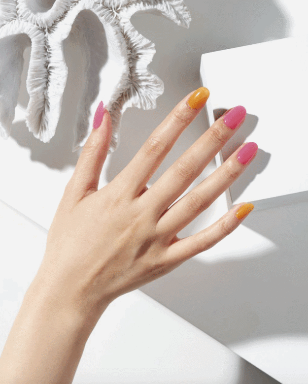 Neon Color style夏天其中一個不會出錯的甲色,就是Neon Pink X Yellow 色調,充滿夏日透心 Neon Color style夏天其中一個不會出錯的甲色,就是Neon Pink X Yellow 色調,充滿夏日透心