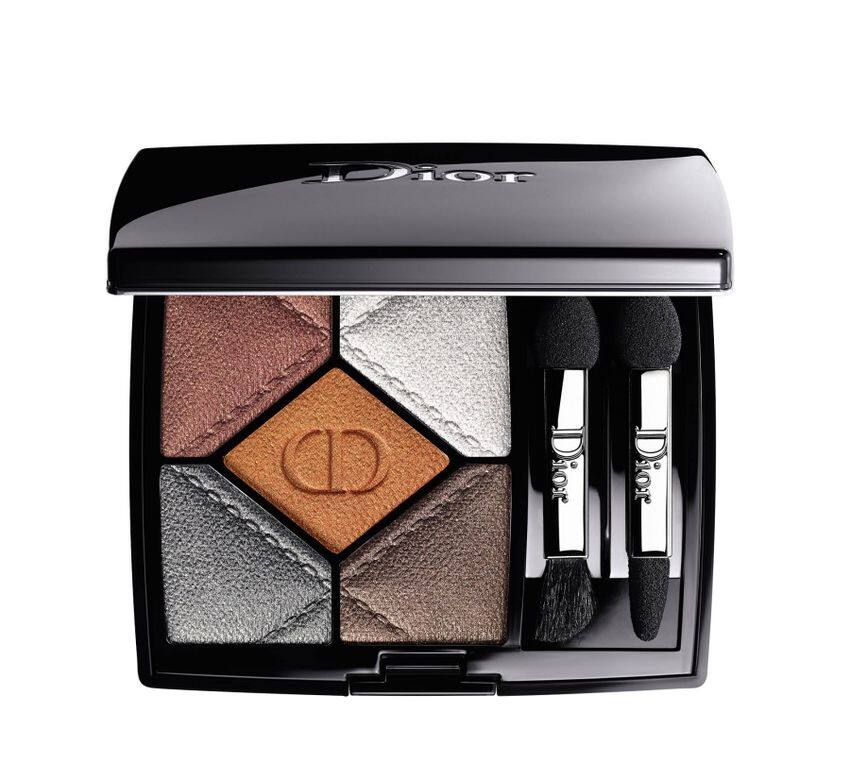 Dior 5 Couleurs 五色眼影是品牌的經典眼影組合,今季借用秋季的對比色彩和主 Dior 5 Couleurs 五色眼影是品牌的經典眼影組合,今季借用秋季的對比色彩和主
