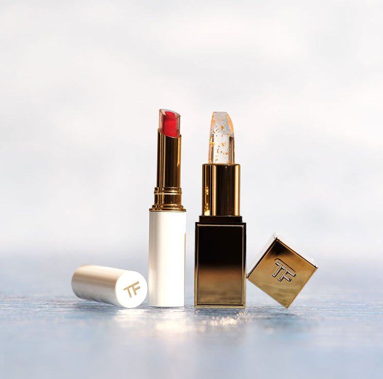 (左)Lip Gelée、(右)Soleil Lip Blush輕盈又富透明感的唇妝為整體妝容添上華麗卻不落 (左)Lip Gelée、(右)Soleil Lip Blush輕盈又富透明感的唇妝為整體妝容添上華麗卻不落