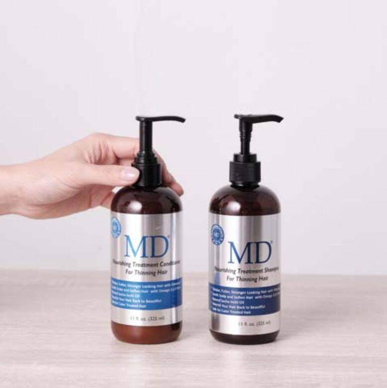 Nourishing Treatment Shampoo for Thinning Hair作為MD®️皇牌產品,蘊含洋甘菊精華、玫瑰花萃取物、維他命A、維他命E及特殊配方細胞因子等,為頭髮注入抗衰老胜肽,讓頭髮保持濃密豐厚。 Nourishing Treatment Shampoo for Thinning Hair作為MD®️皇牌產品,蘊含洋甘菊精華、玫瑰花萃取物、維他命A、維他命E及特殊配方細胞因子等,為頭髮注入抗衰老胜肽,讓頭髮保持濃密豐厚。