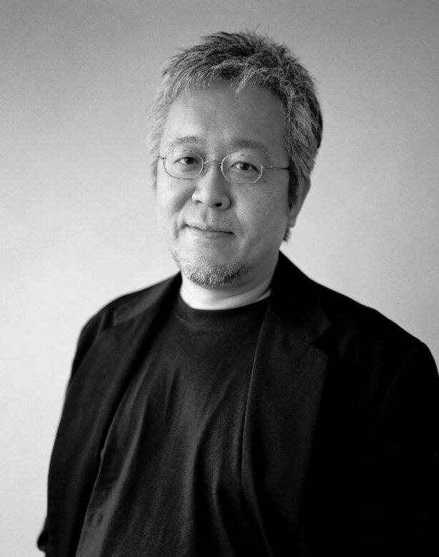 1958年出生，日本設計中心董事長，武藏野美術大學教授。於2002年開始擔任無