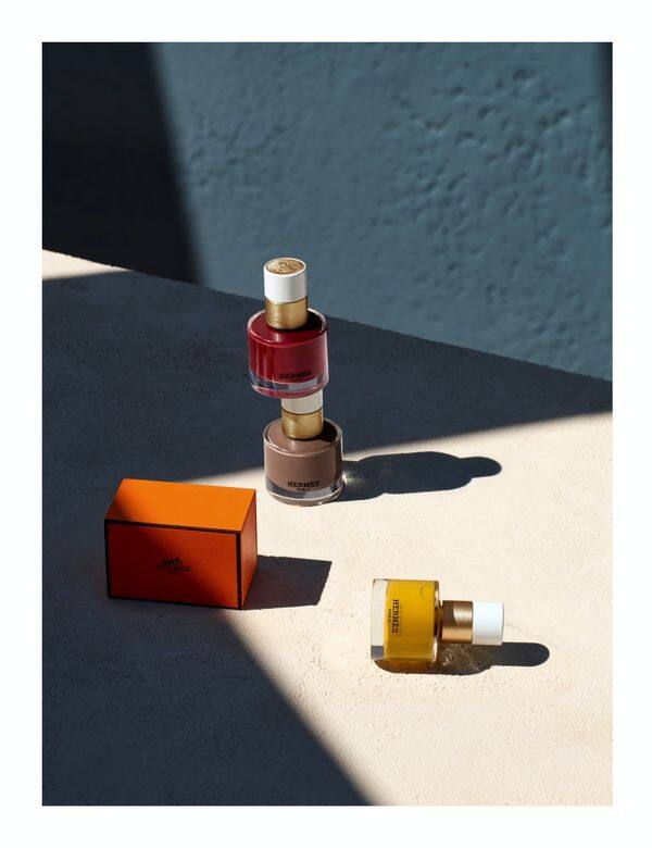 24色指甲油及es Mains Hermès系列將於 2021 年 10 月 15 日起在門店和www.hermes.com/hk 發 24色指甲油及es Mains Hermès系列將於 2021 年 10 月 15 日起在門店和www.hermes.com/hk 發