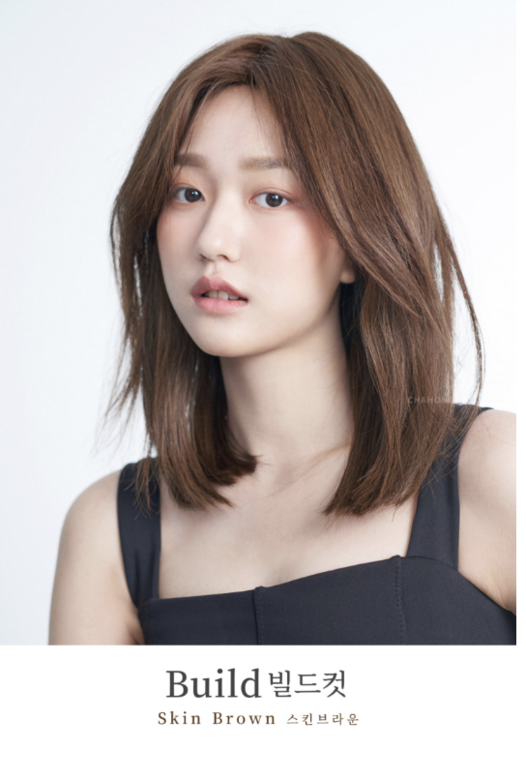 越有層次感的髮型及鬈曲度,感覺越輕鬆越有女人味。 越有層次感的髮型及鬈曲度,感覺越輕鬆越有女人味。