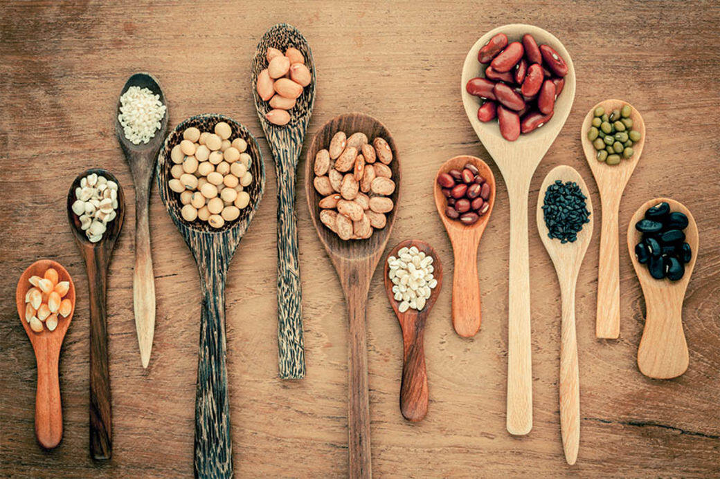 食物例子：－五穀類如全麥麵、藜麥、原粒麥皮－豆類如紅腰豆、黃豆、雞咀豆－果仁