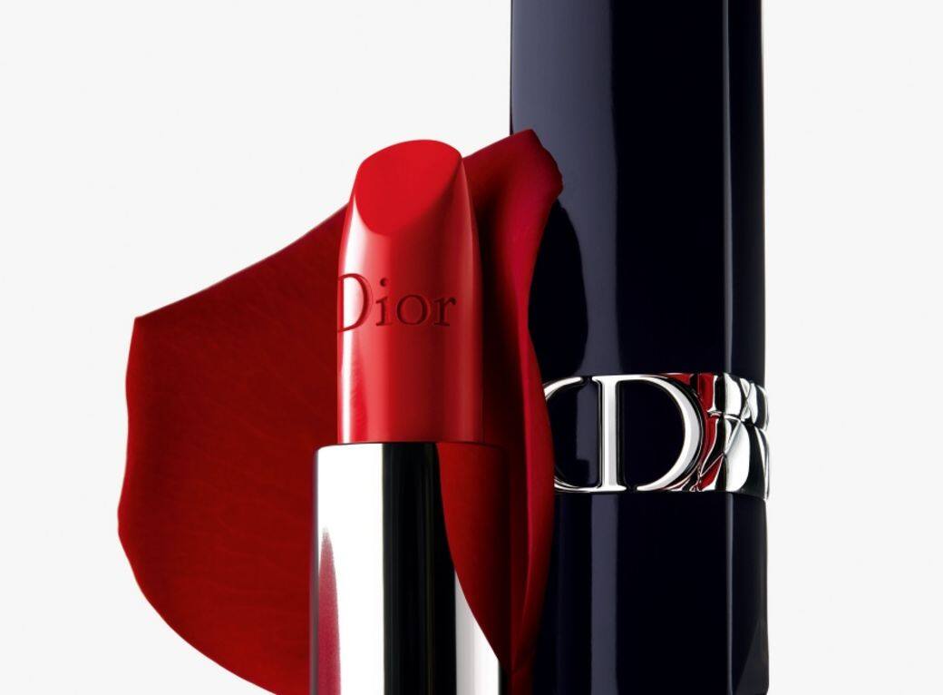 Dior先生曾夢想成為建築師，他視首支傲姿唇膏Rouge Dior 為藝術品，當時以金色