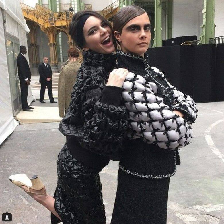 Cara Delevingne, Kendall Jenner, chanel, fw15, 化妝, karl lagerfeld Cara Delevingne, Kendall Jenner, chanel, fw15, 化妝, karl lagerfeld