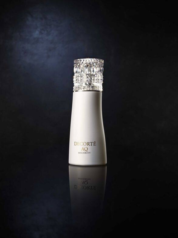 AQ MELIORITY Intensive Revitalizing Emulsion 可於早晚化妝水前使用,採用2種運輸膠囊,23種高濃度美容成分,2種運輸膠囊可使使美容成分滲透至全臉,紓緩肌膚。 資料由客戶提供 AQ MELIORITY Intensive Revitalizing Emulsion 可於早晚化妝水前使用,採用2種運輸膠囊,23種高濃度美容成分,2種運輸膠囊可使使美容成分滲透至全臉,紓緩肌膚。 資料由客戶提供