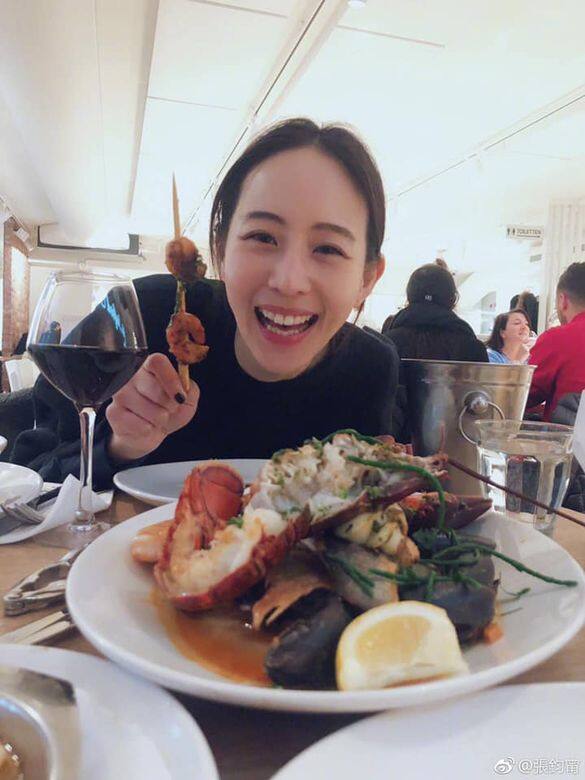 隨身包包中竟然藏有「它」女神也是人!張鈞甯雖然很養生卻也非常愛吃辣 隨身包包中竟然藏有「它」女神也是人!張鈞甯雖然很養生卻也非常愛吃辣