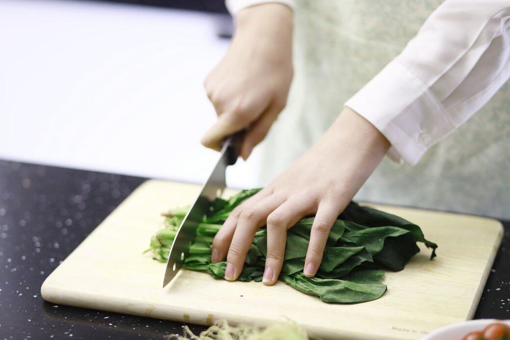 營養師建議可以把高纖蔬菜切碎，再放入稀飯或湯飯內一起煮熟，令蔬菜