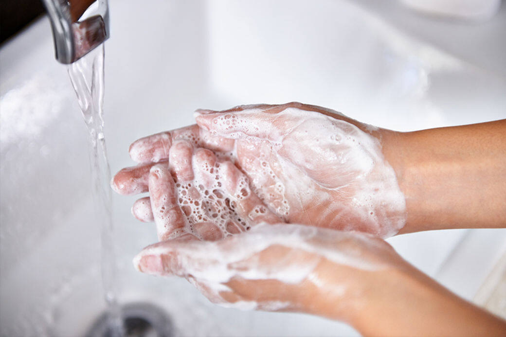 雙手有濕疹的話，用基本的洗手液潔手最好。無論是酒精搓手液、消毒噴霧