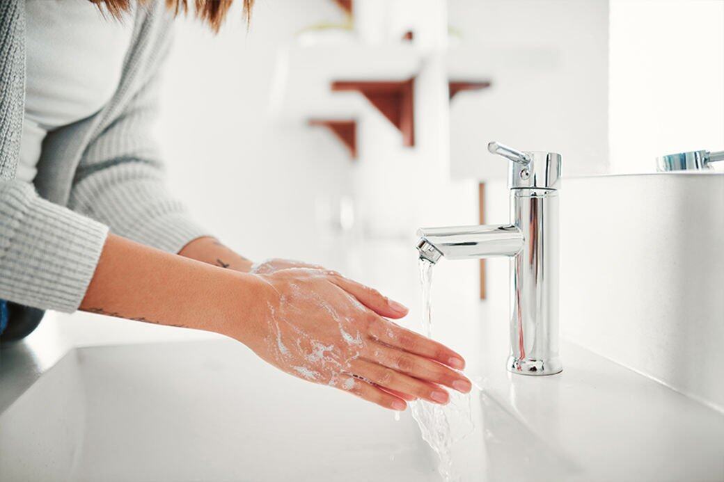 抗疫期間當然要勤洗手，但洗手後的護理細節也相當重要。有醫學研究顯