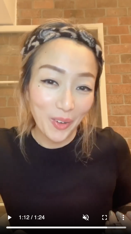 她愛以「沒有墨」的毛筆形眼線筆替代一般眼線掃, 她愛以「沒有墨」的毛筆形眼線筆替代一般眼線掃,