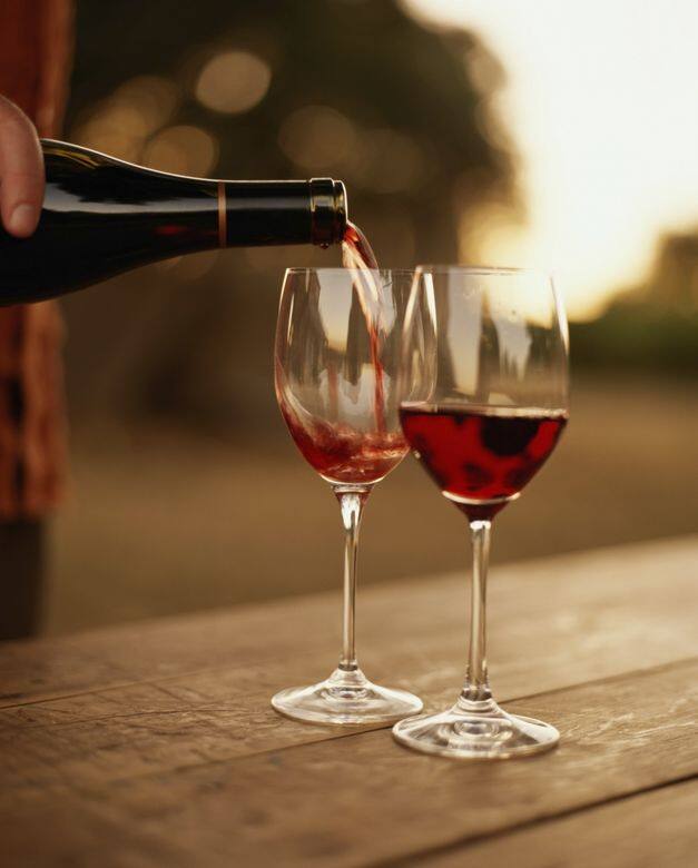 心血管疾病:避免飲酒,過量飲用會讓血脂肪中的三酸甘油酯升高,會提高 心血管疾病:避免飲酒,過量飲用會讓血脂肪中的三酸甘油酯升高,會提高