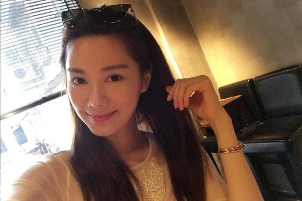 無論吃甚麼都好,要保持女神般的窈窕身形,她堅持睡前至少4 個小時不 無論吃甚麼都好,要保持女神般的窈窕身形,她堅持睡前至少4 個小時不