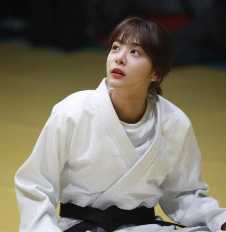 曾經是跆拳道選手的薛仁雅擁有三段的認證，她曾在節目上表現。從2016年