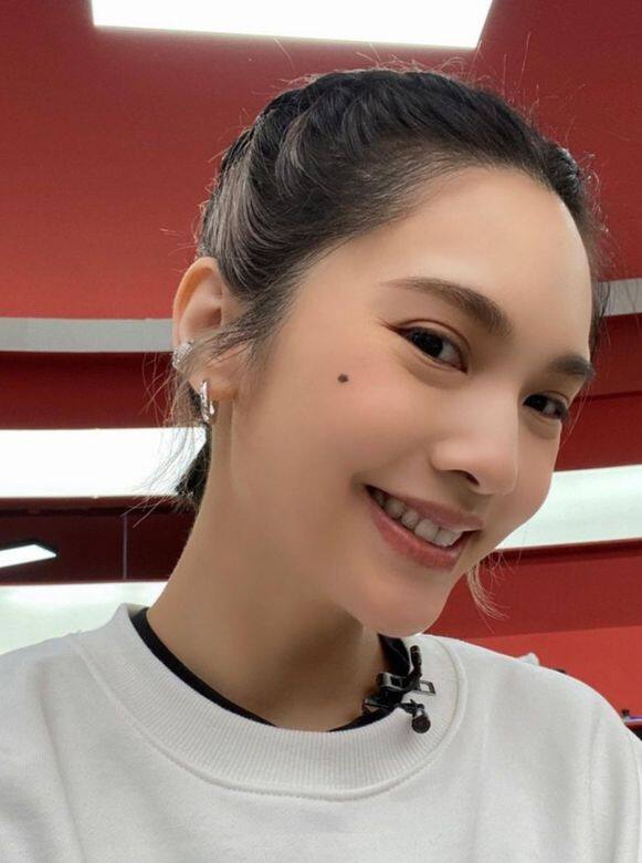 楊丞琳曾經分享過她不愛洗頭的習慣,這個層次感魚骨辮造型絕對適合 楊丞琳曾經分享過她不愛洗頭的習慣,這個層次感魚骨辮造型絕對適合