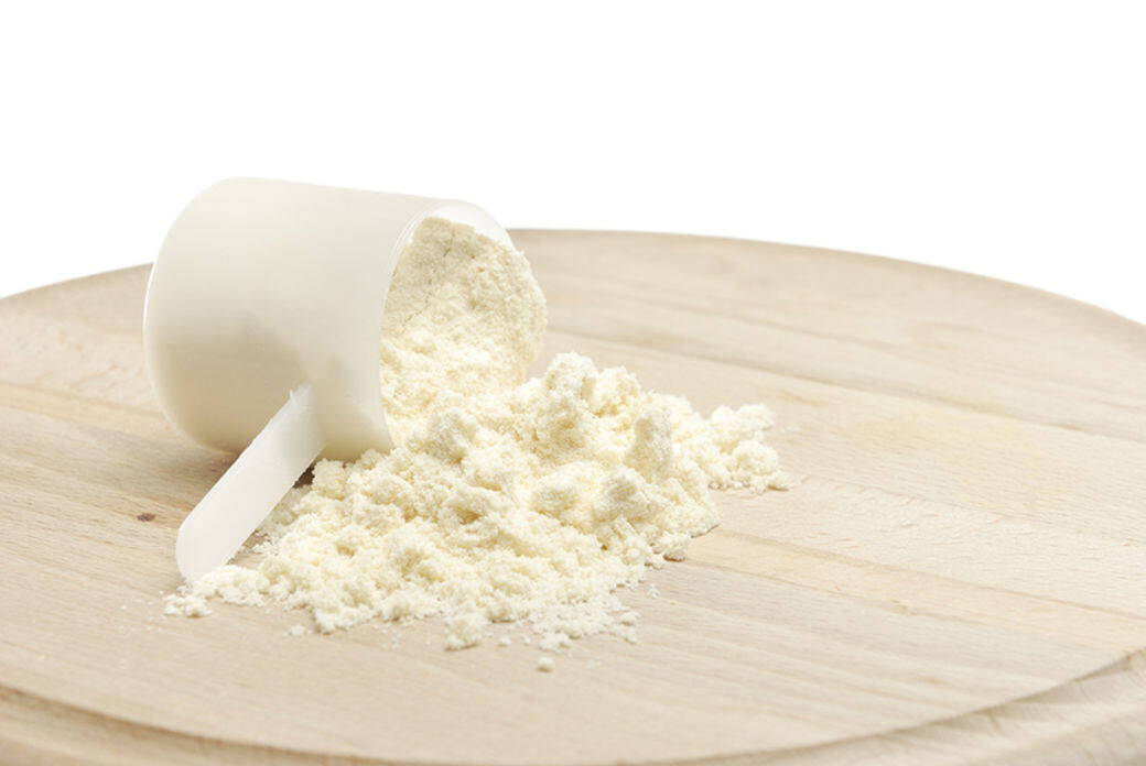 乳清蛋白由牛奶中精煉而成，牛奶中的蛋白質20%是乳清蛋白；剩下的80%則