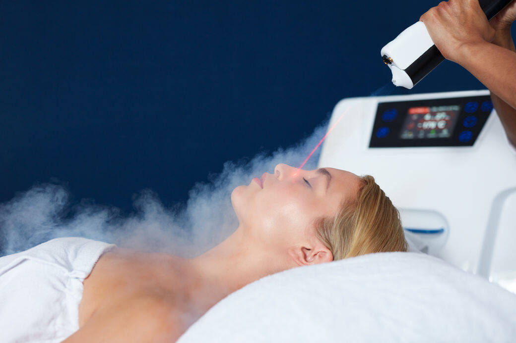 冷凍治療(Cryotherapy)最早始於德國皮膚科醫師Gerhardt 於1885年發表論文,針對4位皮膚 冷凍治療(Cryotherapy)最早始於德國皮膚科醫師Gerhardt 於1885年發表論文,針對4位皮膚