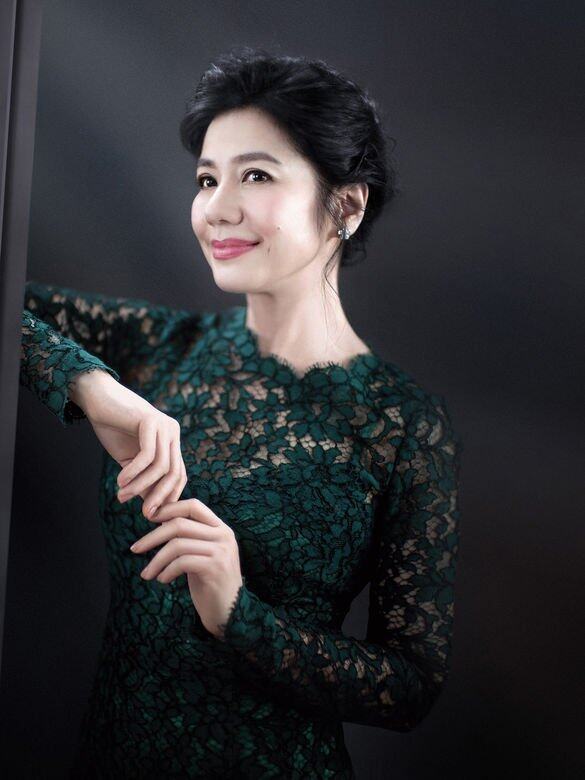 一向崇尚自然的大美人鍾楚紅的逆齡秘密,就是愛用AMOREPACIFIC「逆時針」,以珍罕綠 一向崇尚自然的大美人鍾楚紅的逆齡秘密,就是愛用AMOREPACIFIC「逆時針」,以珍罕綠